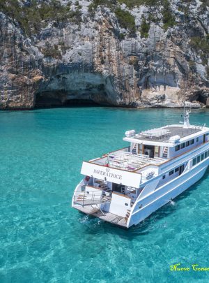 Motor vessel Imperatrice during the Gulf of Orosei boat tour