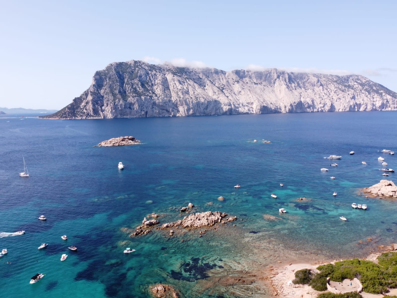 Tour di gruppo in yacht e catamarano con Fabatour in Sardegna