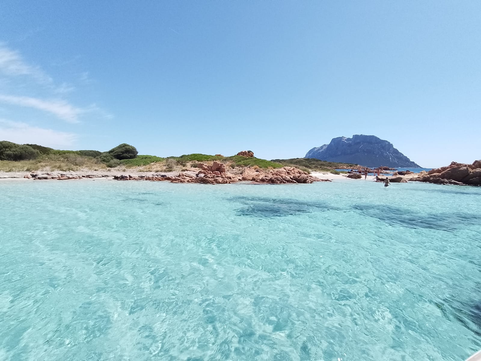 Cala Brandinchi con i suoi fondali bassi e sabbia chiarissima