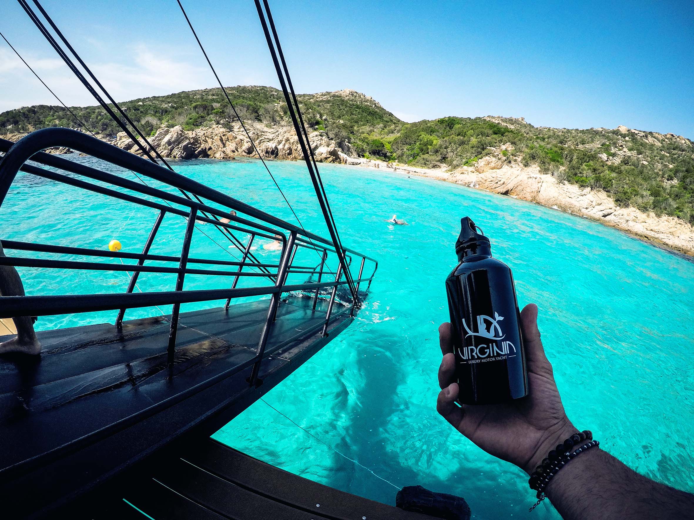 Esplora La Maddalena con discesa dal LuxuaryVerginia tramite il trap - Fabatour