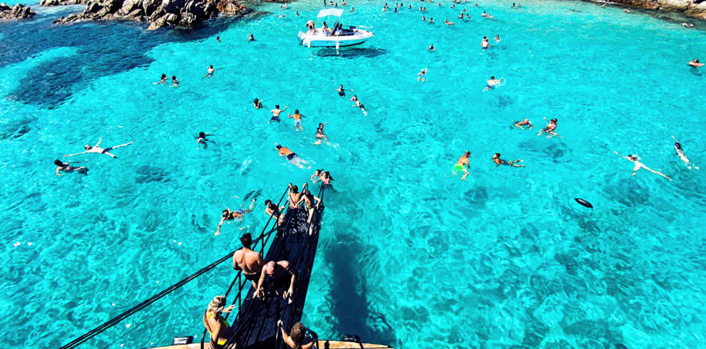 Escursione a Spiaggia di Spargi con scivolo naturale con Fabatour