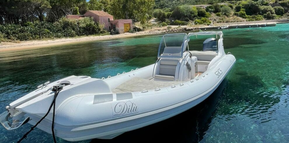 Gommone bello a Tavolara con Fabatour, escursioni in mare in Sardegna