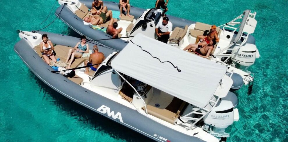 Tour in gommone Arcipelago di La Maddalena. 2 gommoni, la gente si diverte